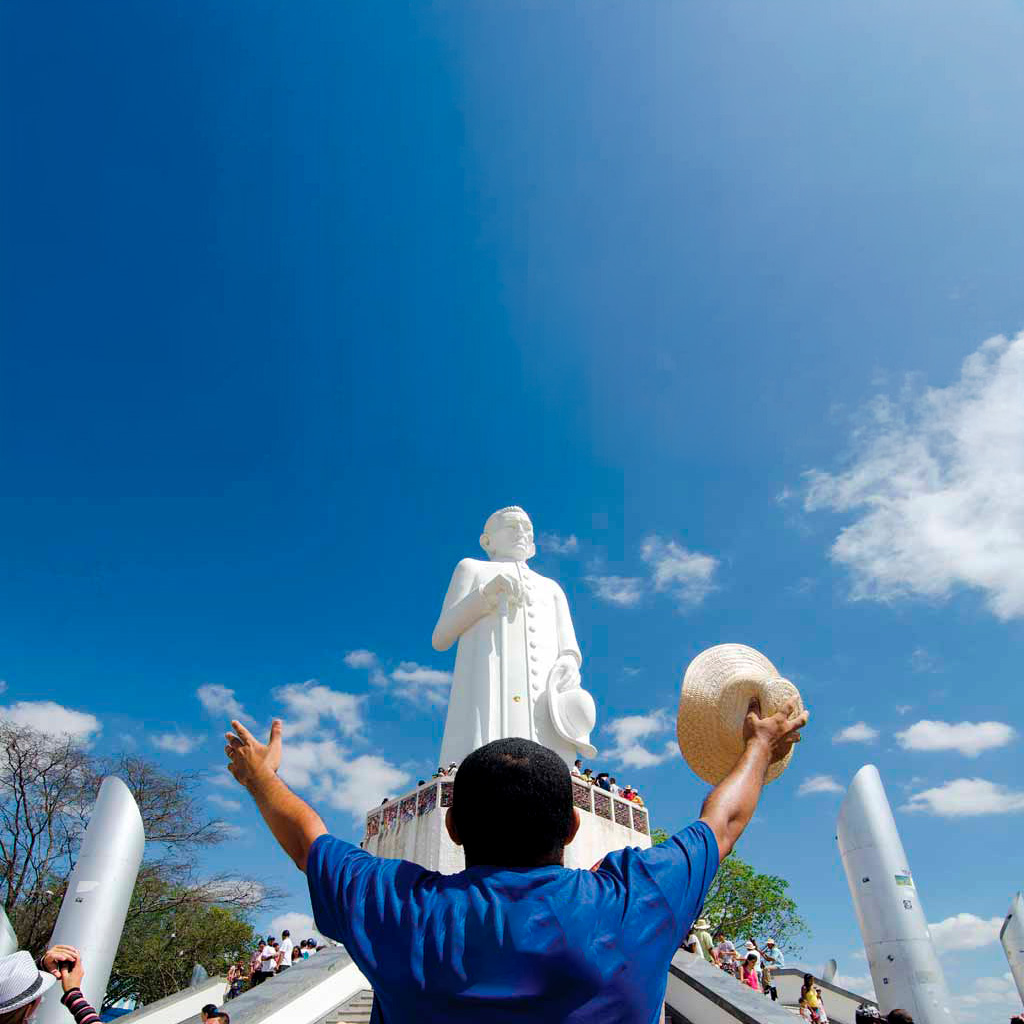 Estátua do Padre Cícero na Colina do Horto