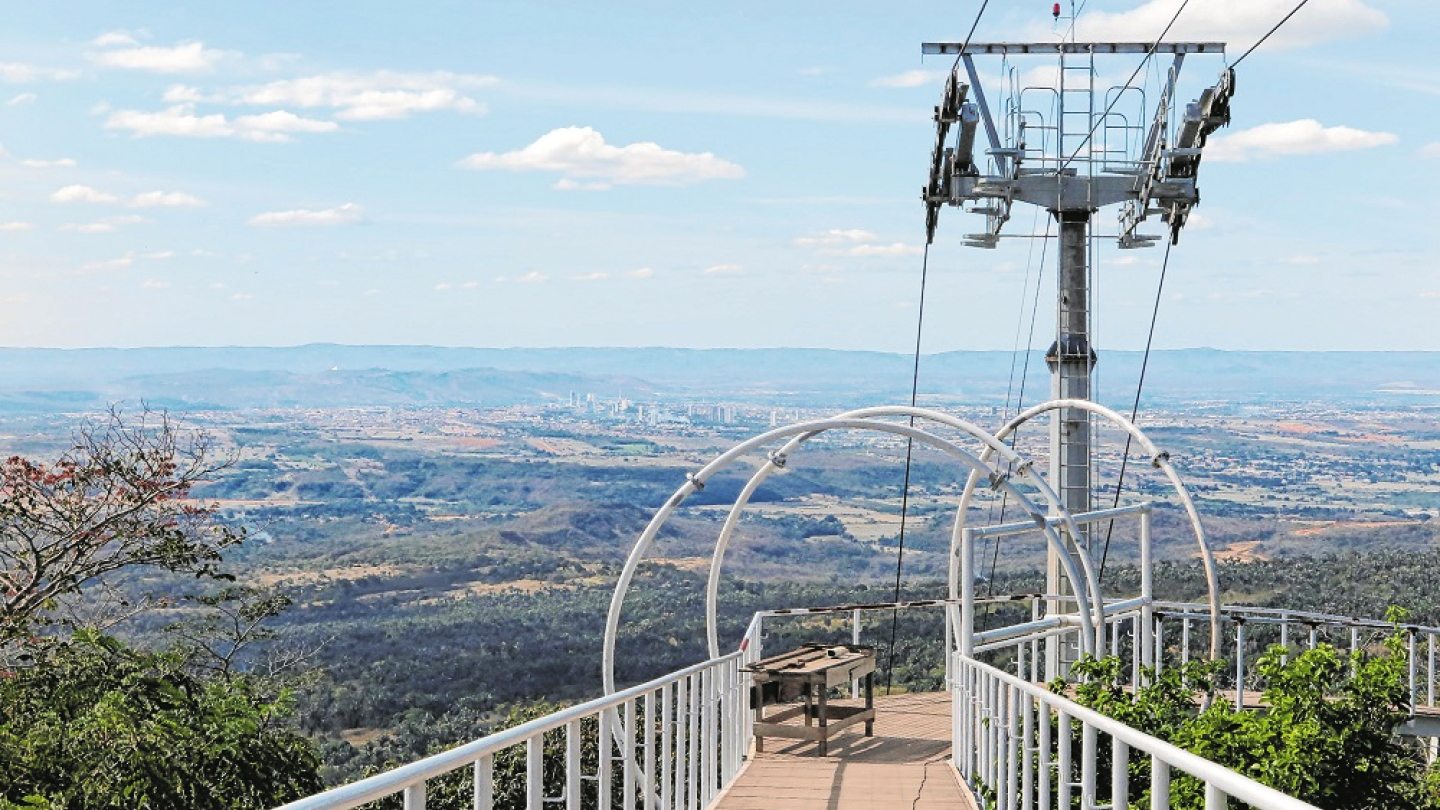 Mirante do teleférico do Caldas, em Barbalha, com vista da chapada e do vale do Cariri ao fundo